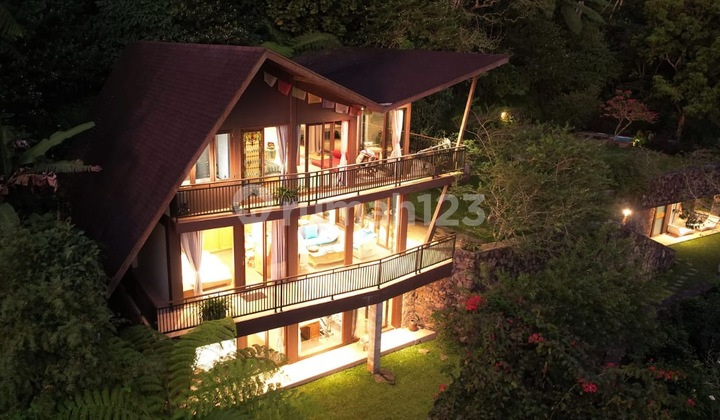 Luxurious Villa With Lake and Mountain View in Bedugul