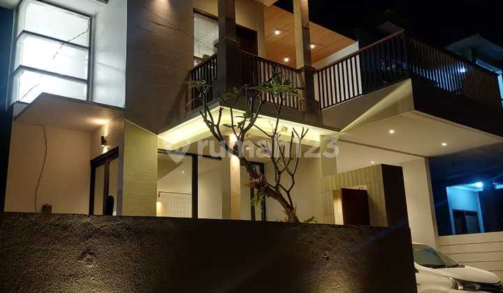 Rumah Semi Villa Lokasi Panjer Dekat Renon