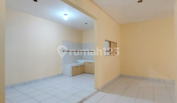 Two-Story House in Vienna Modernland Cluster, Tangerang Two-Story House in Vienna Modernland Cluster, Tangerang