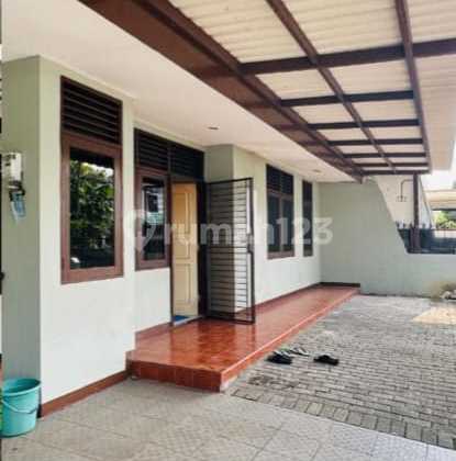 Modern Minimalist House Rental in Modernland Tangerang