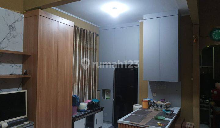 Rumah Bagus Semi Furnished SHM di Karawaci, Tangerang 1