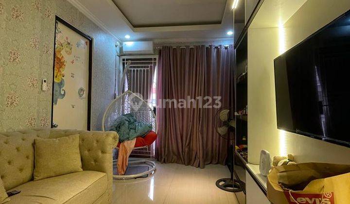 Rumah 2 Lantai Sudah Renovasi Furnished SHM di Grand Duta , Tangerang 1