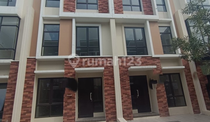 For Sale 3-Storey House Allogio Gading Serpong Southeast Facing - SHM, 2.1M Negotiable 2