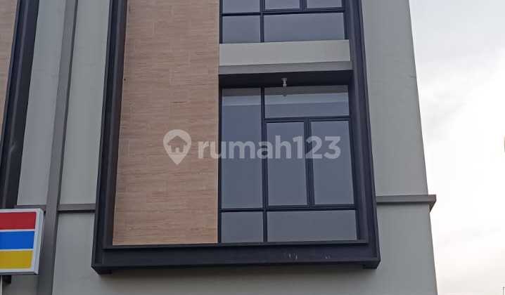 For Rent 3-Story Hook Shop House Astha Arcade Suvarna Sutra Next to Indomaret