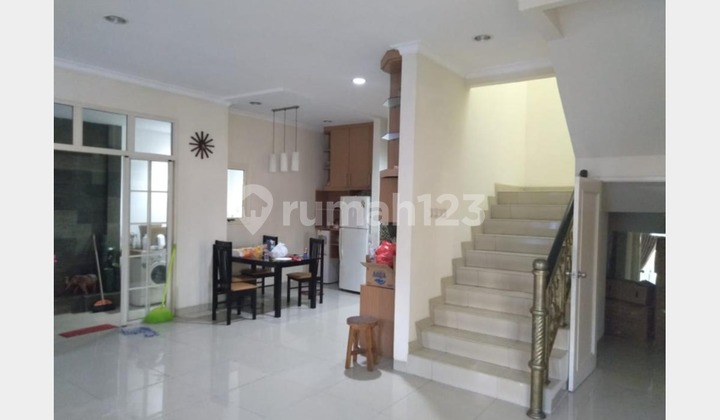 Dijual Rumah Mewah Garden House Furnish Uk 8X17 SHM Posisi Hoek