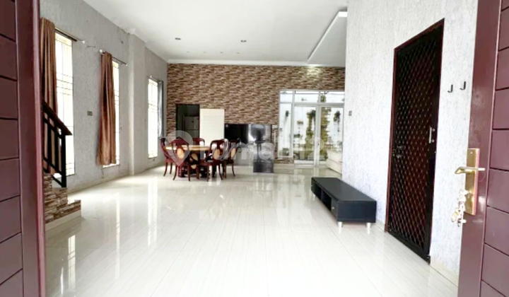 Dijual Rumah Besar Hook di Citra Garden Jamin Ginting 2