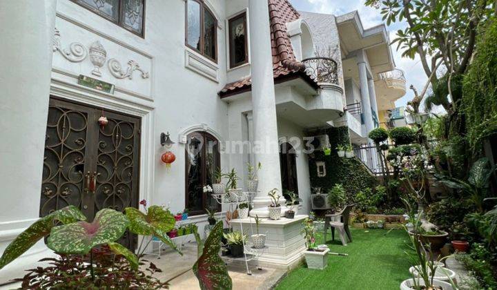 Dijual Villa Mewah Luas  Inti Kota Jalan Putri Hijau, SHM 1