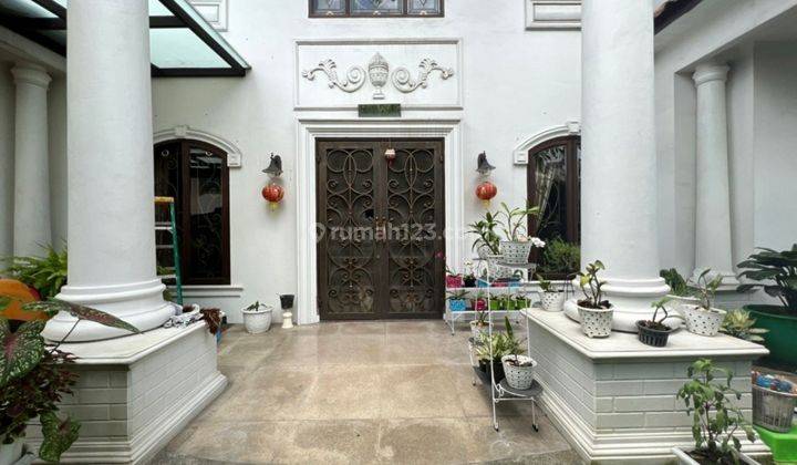 Dijual Villa Mewah Luas  Inti Kota Jalan Putri Hijau, SHM 2