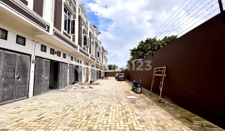 Dijual Townhouse Daerah Pancing Jalan Kemanangan, Kosong, SHM,