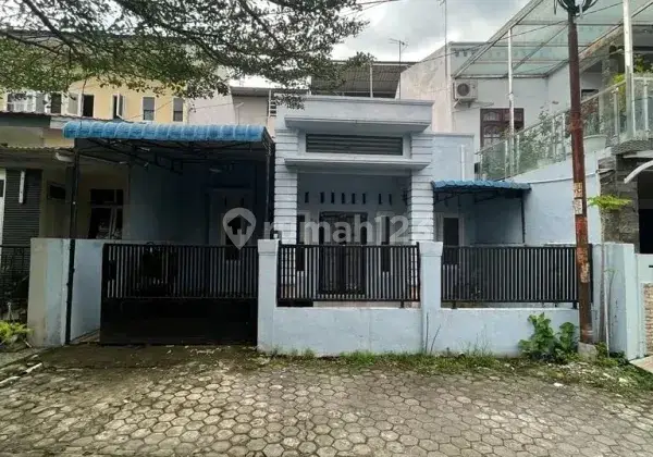 Dijual Rumah Dalam Komplek Daerah Padang Bulan 1