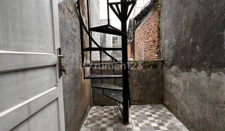 Dijual Rumah Daerah Padang Bulan Bagus  3 Lantai 16