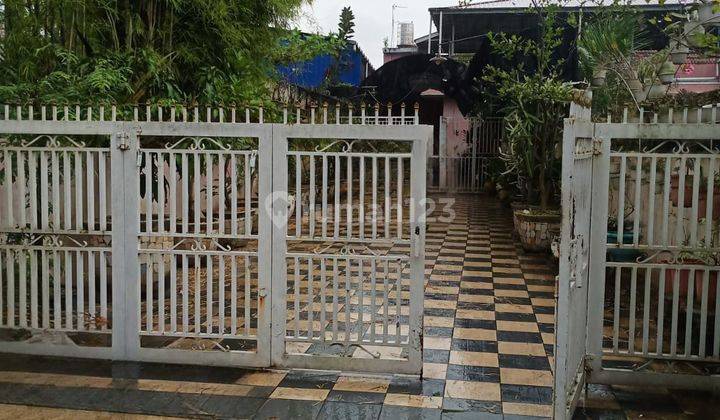 Dijual Rumah Luas Bersama Kostan 3 Pintu 1