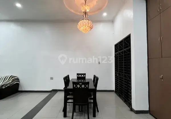 Rumah 3 Lantai Semi Furnished Shm, Dekat Usu Setiabudi, Medan Selayang 1