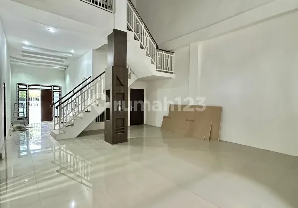 For Sale Rumah Elit 3 lantai di komplek Tasbih 2 Siaphuni 2