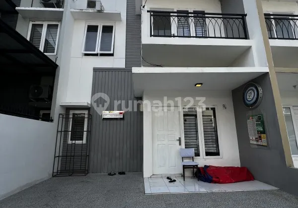 Dijual Rumah Komplek De Villa Siap Huni di Medan Baru