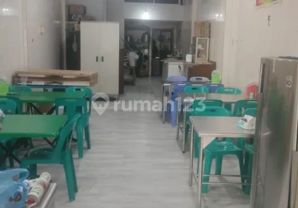 For Sale 2.5-Story Shop House in Wahidin Area for Business 2