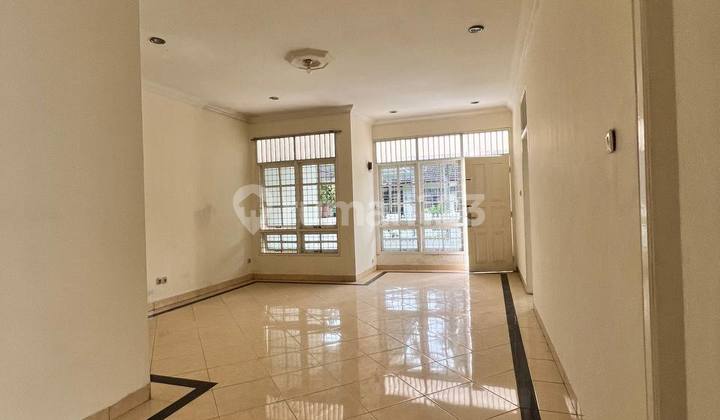 ruang tamu dijual rumah cantik di komplek