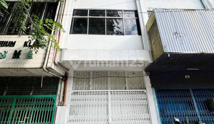 For Sale: Commercial Building for Business on the Side of HM Yamin Road.