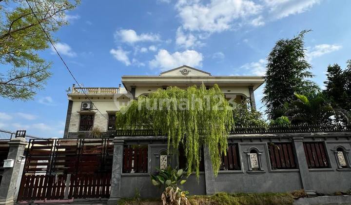 For Sale Large Luxurious House with Cinema and Swimming Pool 2