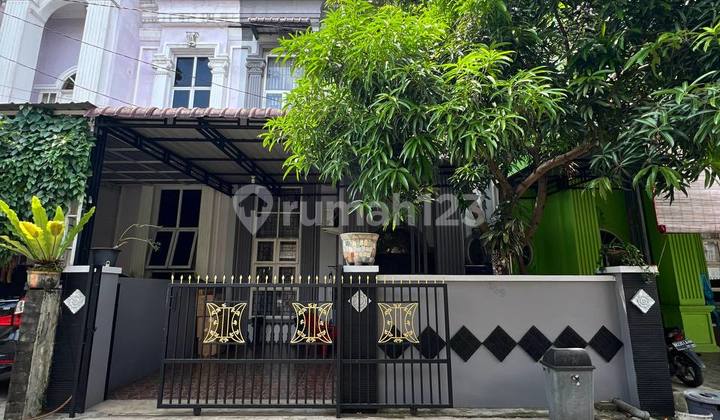 Dijual Rumah Cantik 2 Lantai Semi Furnished di Setiabudi