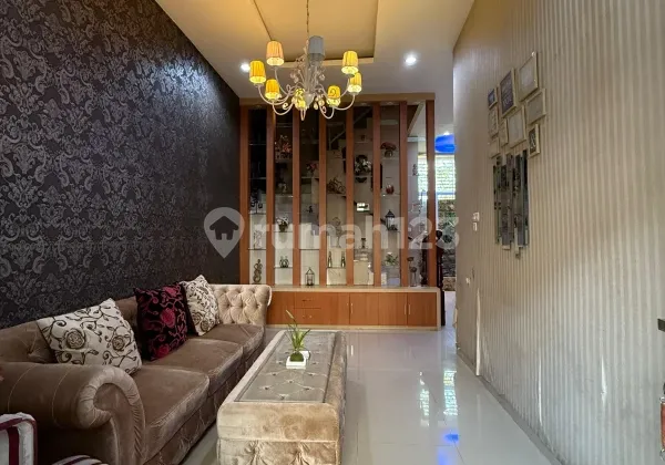 Dijual All-In Beserta Perabot Rumah Komplek di Ringroad 2