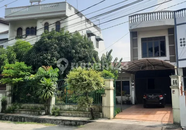 Dijual Rumah Luas di jalan Bambu Krakatau