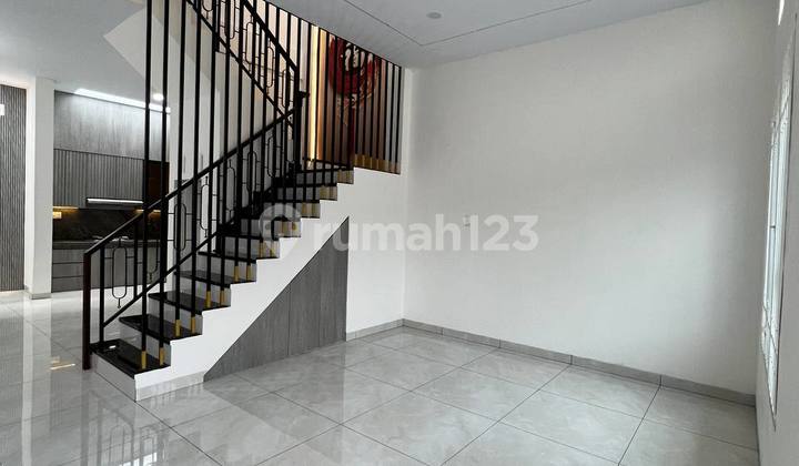 Dijual Rumah Baru Interior Mewah Semi Furnish di Pancing 2