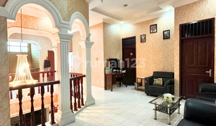 Dijual Rumah Cantik 2 Lantai 5 Kamar dalam Komplek Tasbih I 2