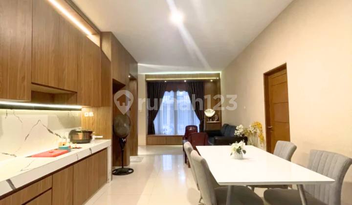 Dijual Rumah Mewah Full Furnished di J City 2