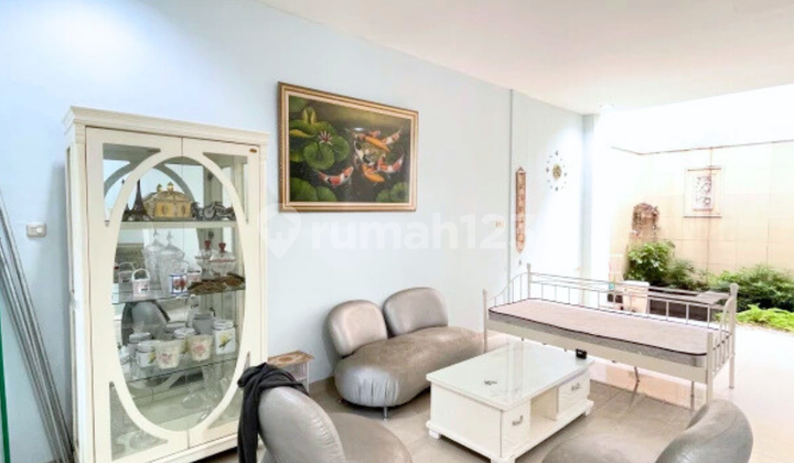 An 8-meter wide house with a Mini Garden is located in the Evergreen Sunggal Complex. 2