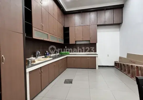 Rumah 3 Lantai Semi Furnished Shm, Dekat Usu Setiabudi, Medan Selayang 2