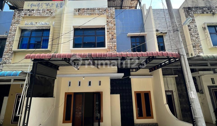 Dijual Rumah 2,5 lantai dalam komplek hanya 600 juta di Helvetia