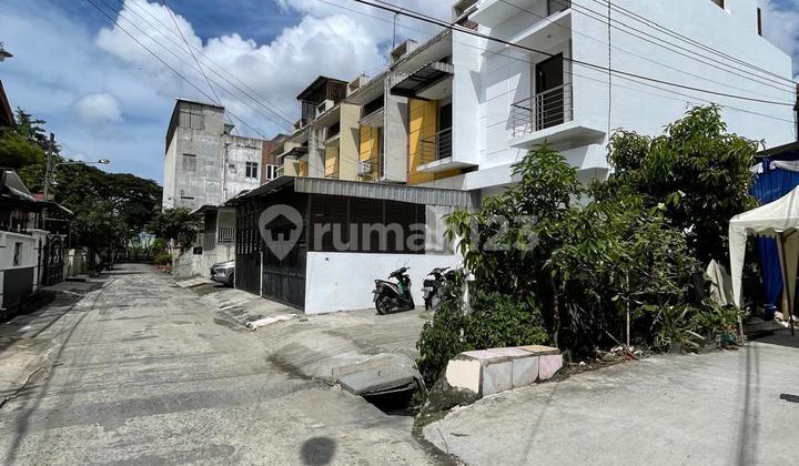 Dijual Rumah Daerah Cemara SHM 2,5 Lantai Dijual Rumah Daerah Cemara SHM 2,5 Lantai