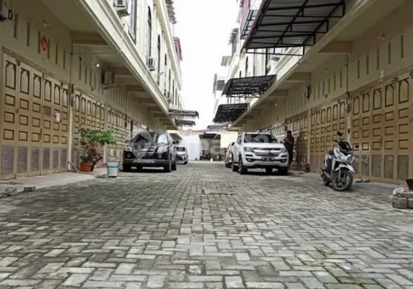 Dijual Murah Townhouse di Dalam Komplek Daerah Katamso