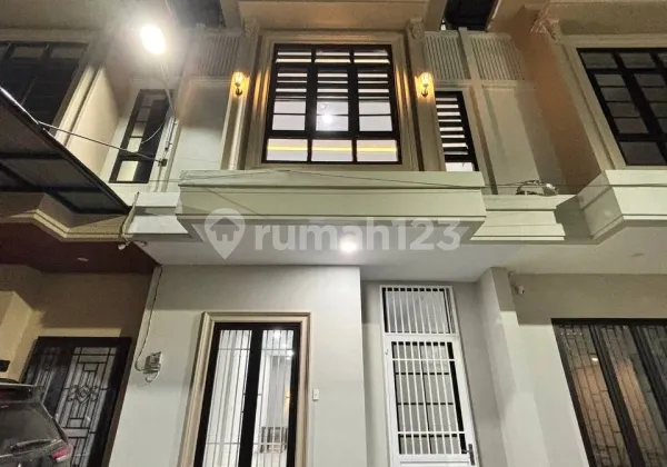Dijual Rumah Cantik Dalam Komplek Semi Furnish Daerah Cemara