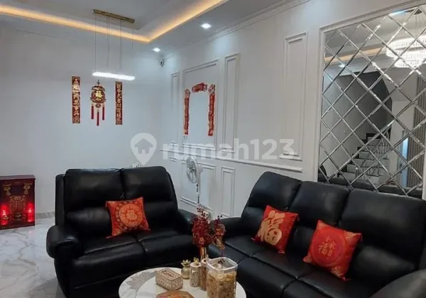 Dijual Rumah Cantik Full Furnish Mewah di Setiabudi-Ringroad 2