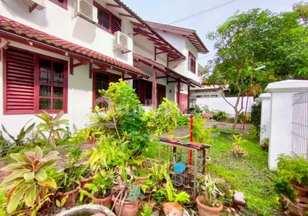 For Sale Vintage House in Medan Baru Area 13X20 2