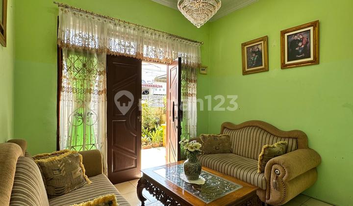 Large House in the Deli Graha Medan Johor Complex Large House in the Deli Graha Medan Johor Complex