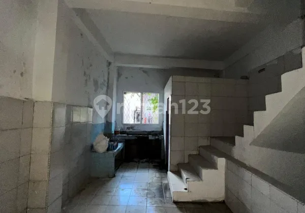 For Sale: Commercial Building for Business on the Side of HM Yamin Road. 2