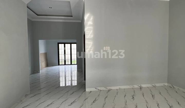 Dijual Rumah Siap Huni dengan 4 Kamar Tidur di Komplek Daerah STM 2