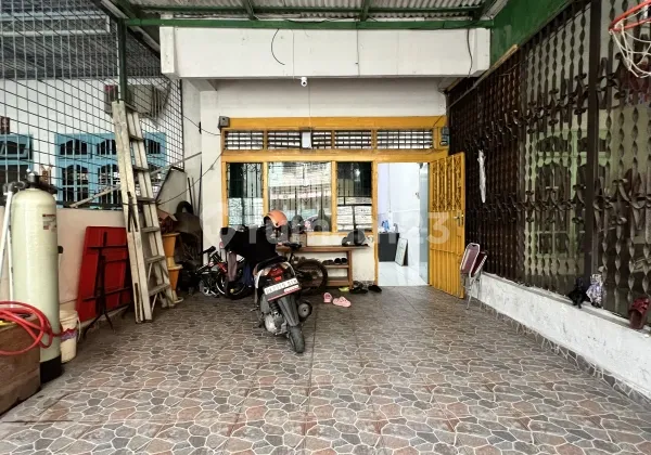For Sale, Ready-to-Occupy Shop House 4 X 29 on Jalan Senangin Wahidin 2