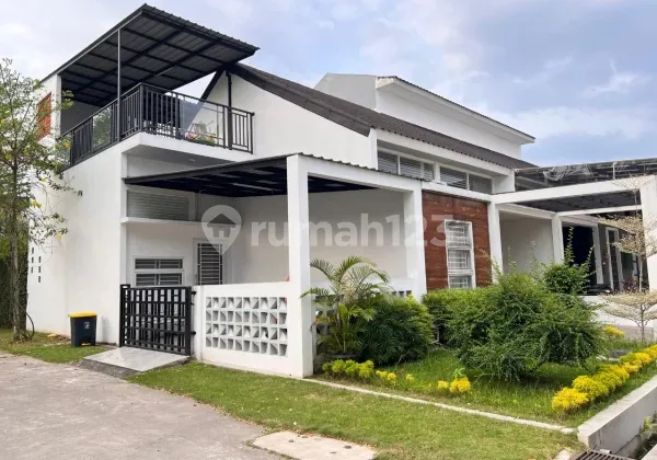 Dijual Rumah Cantik Posisi Hook di Halton Place Menteng