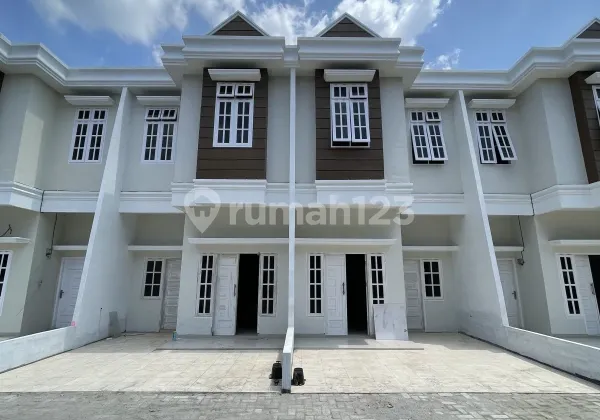 Rumah Baru Murah dalam Komplek daerah Amplas ]