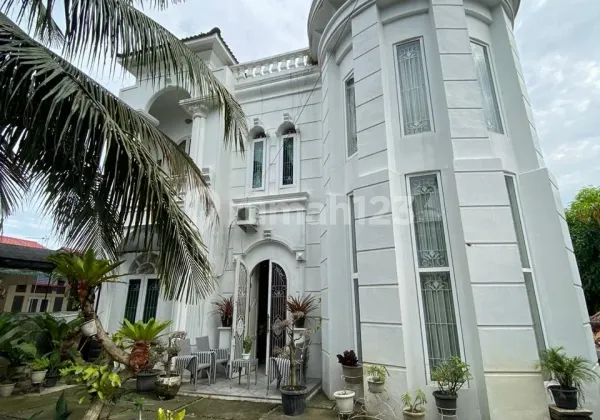 Dijual Rumah Mewah Full Furnish dekat Gatot Subroto