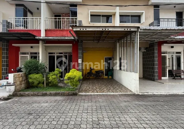 Dijual Rumah Cantik Full Furnished di Ringroad SHM