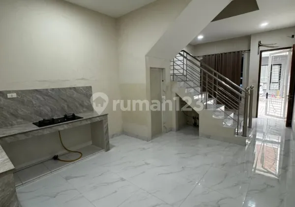 Dijual Rumah dalam komplek The Penthouse daerah Ayahanda 2