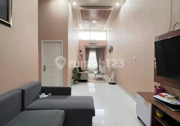 Dijual Rumah Cantik Posisi Hook di Halton Place Menteng 2