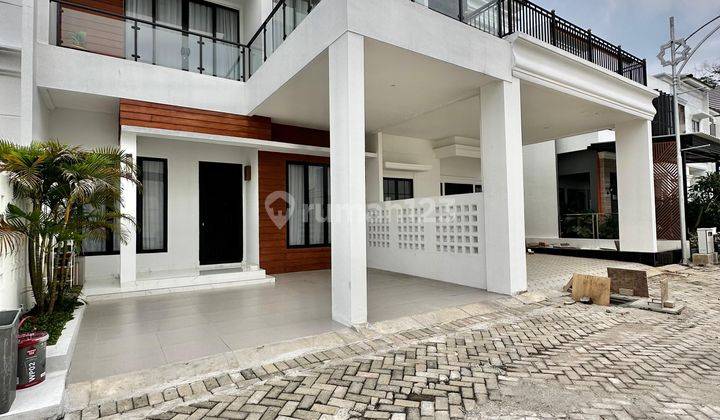 Rumah 2 Lantai Dalam Komplek Bmewah  Di Kota Medan 1