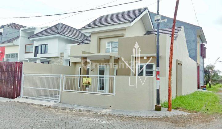 RUMAH HOOK CANTIK DI JANTUNG KOTA JEMBER (Pkk) 1