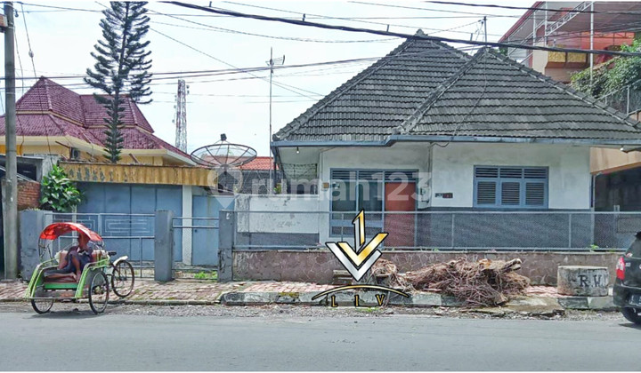 RUMAH STRATEGIS DI PINGGIR JALAN KOTA JEMBER (Don) 1